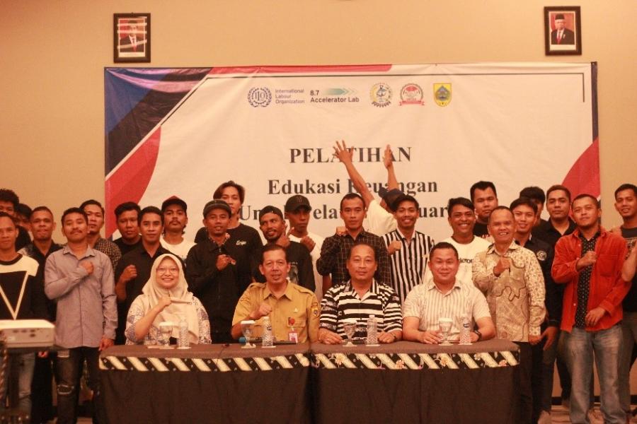 Gambar 1 Peserta dan Penyelenggara Pelatihan Literasi Keuangan